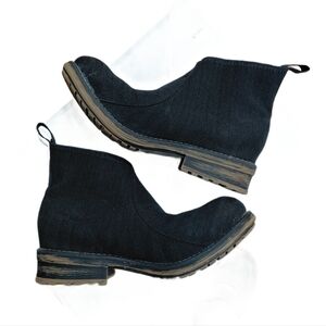 CHARLESTON SHOE CO. Black Ankle Boots Women's Size 9.5 Barcelona Booties